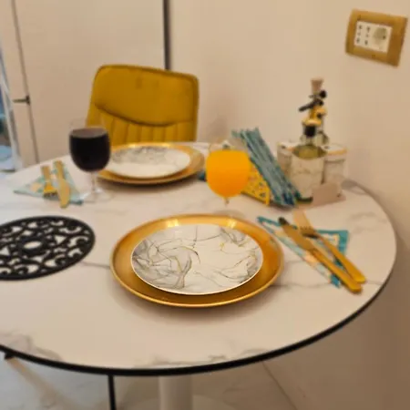 Phoenix Nest Elegant 2-bedroom Self Check-in Near Port & Old Town