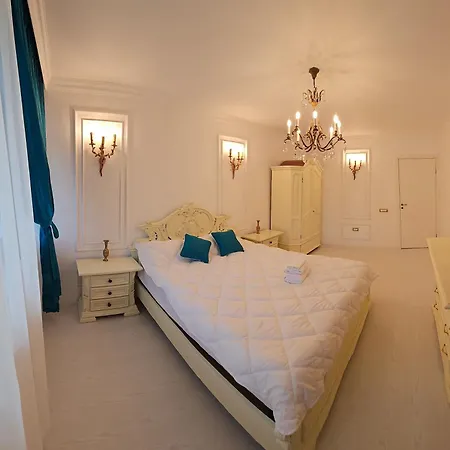 Phoenix Nest Elegant 2-bedroom Self Check-in Near Port & Old Town
