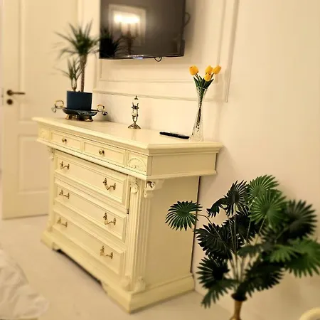 Phoenix Nest Elegant 2-bedroom Self Check-in Near Port & Old Town