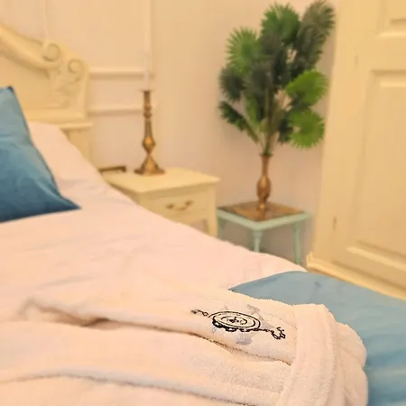 Phoenix Nest Elegant 2-bedroom Self Check-in Near Port & Old Town