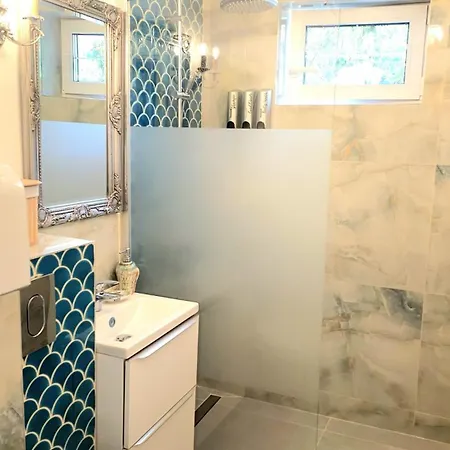 Phoenix Nest Elegant 2-bedroom Self Check-in Near Port & Old Town *