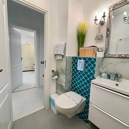 Phoenix Nest Elegant 2-bedroom Self Check-in Near Port & Old Town * Constanţa