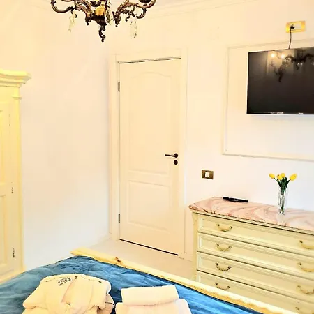 Phoenix Nest Elegant 2-bedroom Self Check-in Near Port & Old Town * Constanţa