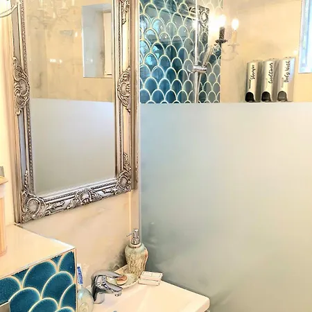 Phoenix Nest Elegant 2-bedroom Self Check-in Near Port & Old Town