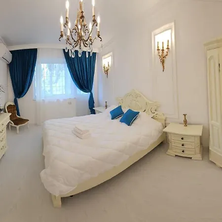 Phoenix Nest Elegant 2-bedroom Self Check-in Near Port & Old Town *