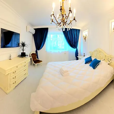 Phoenix Nest Elegant 2-bedroom Self Check-in Near Port & Old Town *